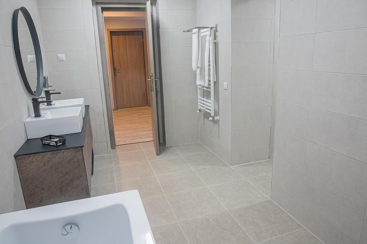 Hotel Corvin House Hunedoara Exterior foto